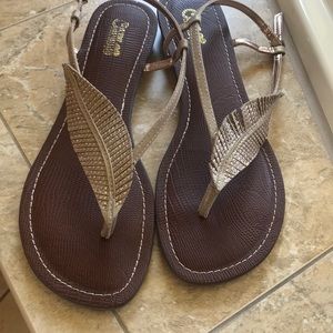 8.5M sandals with gold embellished feather design